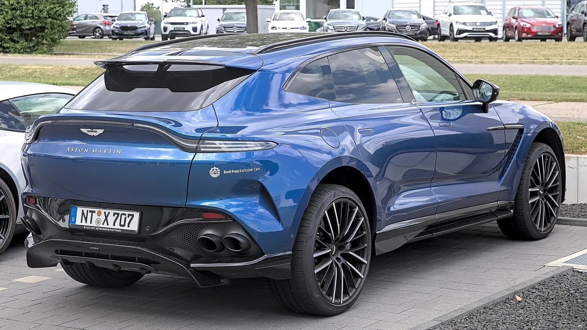 Aston Martin DBX707 view 2