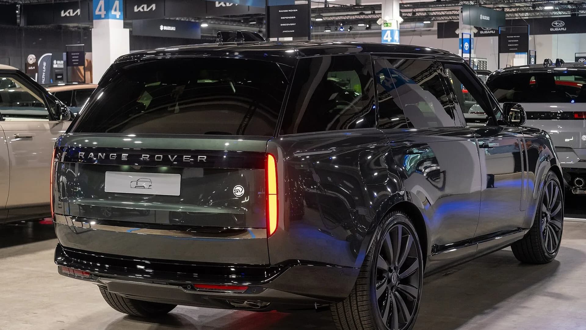 Range Rover SV view 2